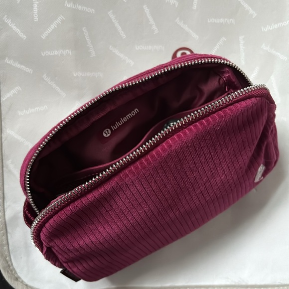 lululemon belt bag deep luxe 1.8L Wunderlust R & B Import release magnetic buckle. Everywhere Belt Bag Large 2L